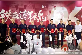 忆初心铁血铸军魂 颁证书表彰奉献者 青岛即墨区退役军人战友情谊会站位高情浓重图片