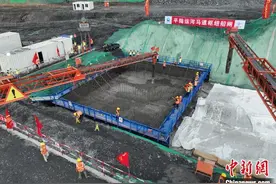 世界在建最大内河省水船闸——平陆运河马道枢纽首仓船闸结构混凝土浇筑图片