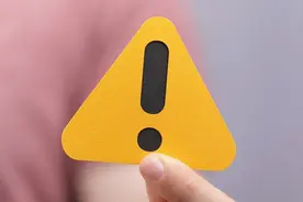 三亚有商户被贴“短斤缺两”牌！部门回应：要挂满30天图片