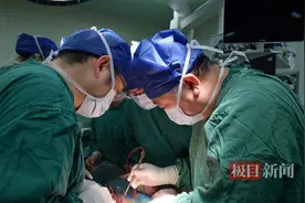 罕见！巨大肿瘤从盆腔“爬”到心脏，协和医院20多位专家生命“接力”连根拔除图片