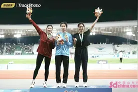 鲁东大学学子在2023年全国田径锦标赛上夺得女子400米金牌图片