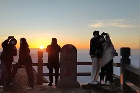 夜间攀登1156米，在山东第二高峰观日出云海是怎样的体验？图片