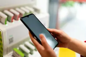 5年涨价超3倍，每小时最高8元！共享充电宝为何越来越贵，前景如何图片