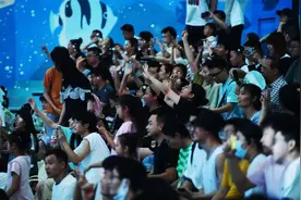 北京欢乐谷举办17周年生日庆典图片