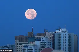 2023年的首次“超级月亮”图片