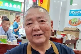 寻早百街丨在武汉这个地方，菜场里抢着过早图片