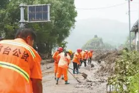 全力以赴抢修损坏道路城市公交、城乡公交已恢复80%图片