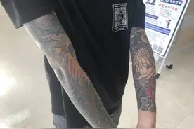 网瘾少年满身文身，他们不能免责！图片