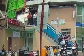 长沙一女子警务室前将护士推下楼梯，医院：非医患纠纷图片