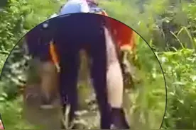 30秒丨民警救人裤子变“旗袍” 网友：你“警容不整”的样子，真帅！图片