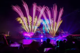 “奇幻烟花光年”点亮襄阳，华侨城奇幻度假区引领城市夜游图片