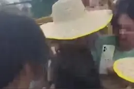 西安奥体中心场外歌迷为抢位置打架，警方介入！周日有演唱会图片