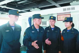 中国两栖攻击舰舰长如何练就？听075型两栖攻击舰海南舰舰长张美玉讲述图片