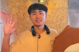 致敬丨这熊真是人演的！大夏天穿着“熊偶”当“熊大”图片