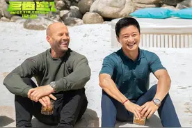 杰森·斯坦森、吴京联手大战深海巨兽，《巨齿鲨2》惊险又搞笑图片