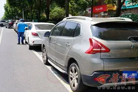 华商记者帮|扫码交了5元停车费 支付记录却显示间隔11秒扣款两次图片