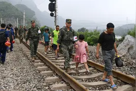 被水冲击的京津冀！北京3天下了一年的雨，门头沟铁路被冲毁，涿州十几万人受灾……图片