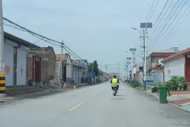 大清河水势持续上涨，天津静海东淀蓄滞洪区台头镇全域交通管制图片