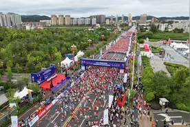 奔跑点燃城市激情——2023年楚雄马拉松暨楚雄城市体育公园马拉松邀请赛侧记图片