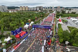2023楚雄马拉松暨楚雄城市体育公园马拉松邀请赛开跑图片
