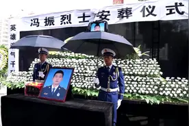 送英雄最后一程 冯振烈士安葬汶上县烈士陵园图片