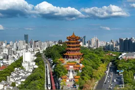 大消费只赢不输？兰世立“把价格打下来”做饮料赛道搅局者图片