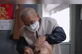 老一辈人喜欢的传统理发技艺“剃头、刮胡子、刮脸” 你体验过吗？图片