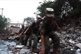 “闺女，你别哭！”网友却看哭了……图片