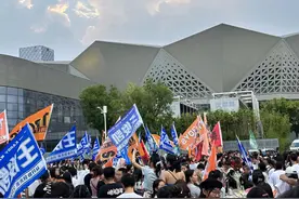 TFBOYS十周年演唱会落幕：现场安检一度失控，黄牛也抢不到门票图片