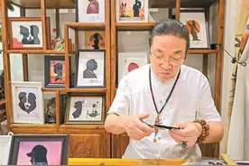 30多年为20多万人定格难忘瞬间 “神剪刘”用剪刀记录深圳故事图片