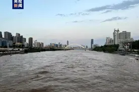 风险隐患较大 甘肃兰州禁止市民在黄河河道水域戏水图片