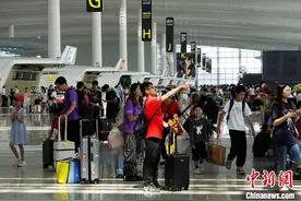 暑运热度持续 广州白云机场单日客流量创今年以来新高图片