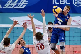 战胜波兰队赢得男排金牌，意大利队球员用中文对成都球迷说“谢谢”图片