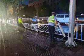 以“雨”为令 “汛”速出击——伊春公安风雨无阻全力守护！图片