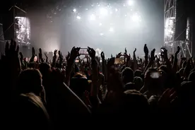 潮评丨演唱会“闻声不见人” 透支的不止是观众热情图片