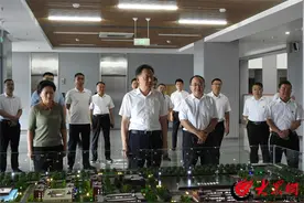 坊子区委书记周洪刚到潍坊四中现场观摩指导党建示范点建设工作图片