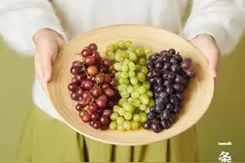 吐鲁番三色葡萄，不吐皮不吐籽，一口一大把，甜脆爆汁好过瘾！图片