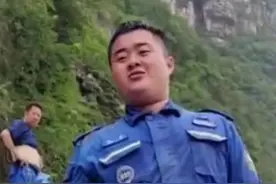 “我把青春融进祖国的山河”，龙麻子奔赴涞水救灾，“看到这一幕幕真的很难受”。图片