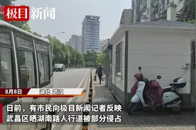 市民反映街头板房侵占人行道，记者调查实为街道治安执法岗亭，选址时已考虑到不影响居民通行和生活图片