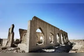 旅游还是玩命？一家八口自驾被困荒漠，被找到时仅剩一瓶水……图片