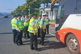 潍坊市开展全省道路旅客运输市场联合执法统一行动图片