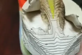 宁波男子郁闷了：1200元买的鞋，穿了五六次成这样了！商家这样说……图片