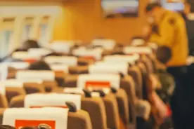 高铁站员工等8人查询出售转卖明星行程信息身份证号！均获刑图片