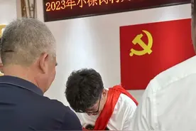 河南一村4名学生考上211，村委为每人发1万助学金，村书记：已实施3年，上清北奖10万图片