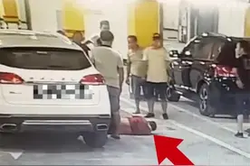 装修工人躺在车库车行道午休被撞伤 司机需要担责吗？图片