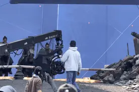 《封神》剧组的马们是怎么休息的？马真的站着睡觉吗？图片