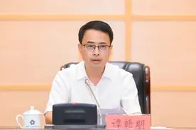 谭赣明任宜春市代市长、王亚联任吉安市代市长图片