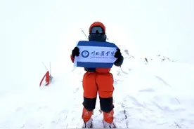 Z世代 正青春丨通过“8000米攀登摸底考试”，27岁教师“无氧”登顶慕士塔格峰图片