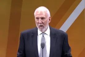 波波致谢四位弟子让主持人误以为演讲结束 波波：我还没讲完呢🤣！图片