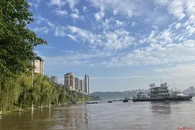 今年入汛后最大洪峰过境川南：宜宾“三江汇”禁航，泸州“飞机坝”停车场被淹图片